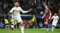 Pemain depan Real Madrid asal Prancis Kylian Mbappe merayakan gol pembuka selama pertandingan play-off fase gugur Liga Champions UEFA antara Real Madrid CF dan Manchester City di stadion Santiago Bernabeu di Madrid pada 19 Februari 2025.JAVIER SORIANO / AFP