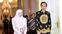 Presiden Joko Widodo menerima kunjungan kehormatan Deputi Perdana Menteri Malaysia Wan Azizah Wan Ismail di Istana Kepresidenan Bogor, Jawa Barat, Selasa, 9 Oktober 2018. (Liputan6.com/HO/Biropers)