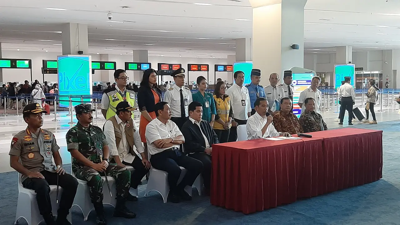 Presiden Joko Widodo atau Jokowi di Bandara Soekarno Hatta, Jumat (13/3/2020).