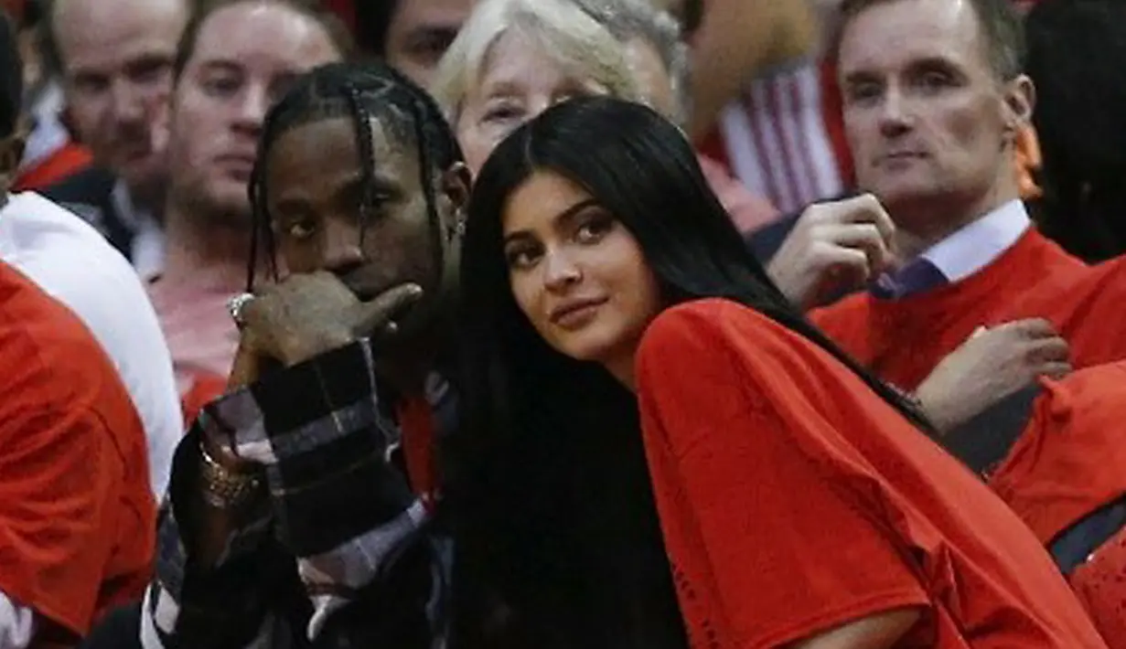 Keinginan untuk menjadi seorang ibu sudah ada di benak Kylie Jenner sejak lama, dan tak lama lagi sepertinya akan terwujud. Kylie yang baru berpacaran dengan Travis Scott selama lima bulan pun kini tengah mengandung. (AFP/Bob Levey)