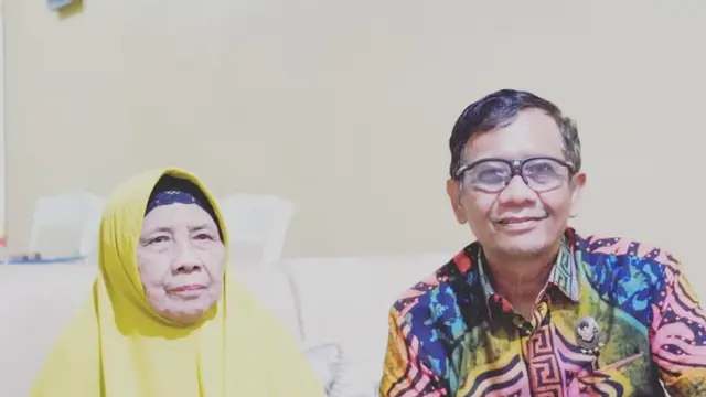6 Potret Kebersamaan Mahfud MD dan Sang Ibunda, Selalu Memuliakan Ibu