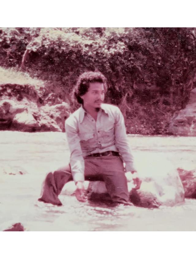 5 Potret Masa Muda Ayah Rizky Billar, Penampilannya Bikin Pangling