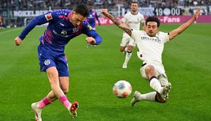 Duel antara Borussia Monchengladbach vs Mainz di Bundesliga, Minggu (19/4/2026). (Ulrich Hufnagel/dpa via AP)