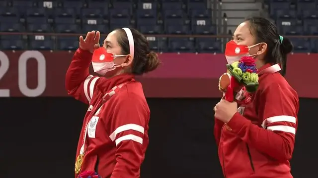 6 Potret Kemenangan Leani/Khalimatus Raih Emas Pertama di Paralimpiade Tokyo 2020