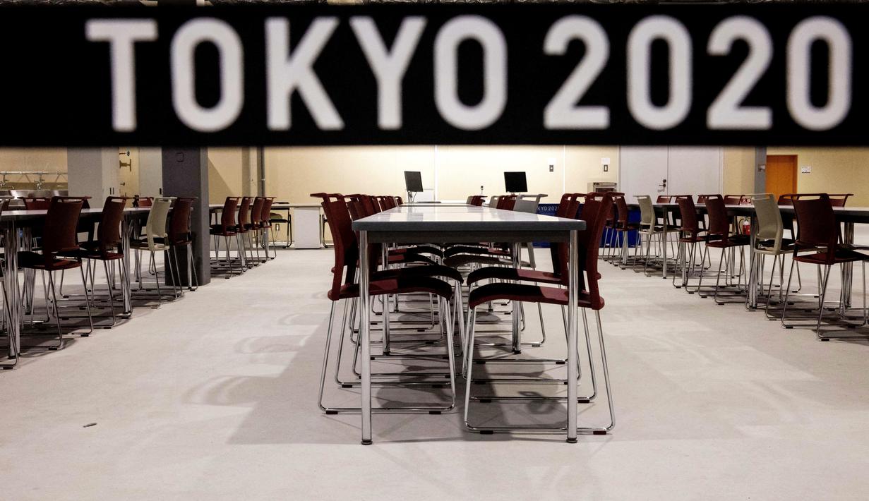 Selain kamar, kampung atlet Olimpiade Tokyo 2020 memiliki ruang makan berukuran besar dua lantai. Di dalamnya, tersedia sekitar 700 pilihan menu makanan untuk para atlet. (Foto: AFP/Behrouz Mehri)
