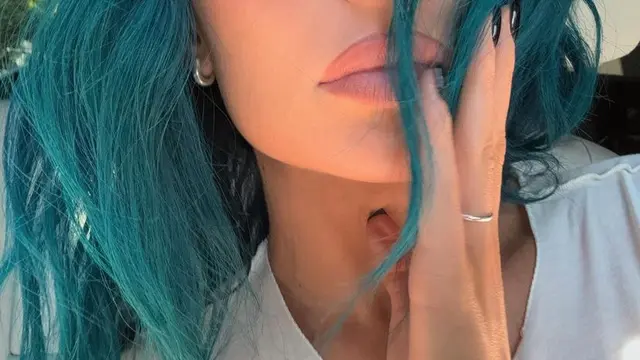 Rambut Baru Berwarna Kylie Jenner. [@kyliejenner]