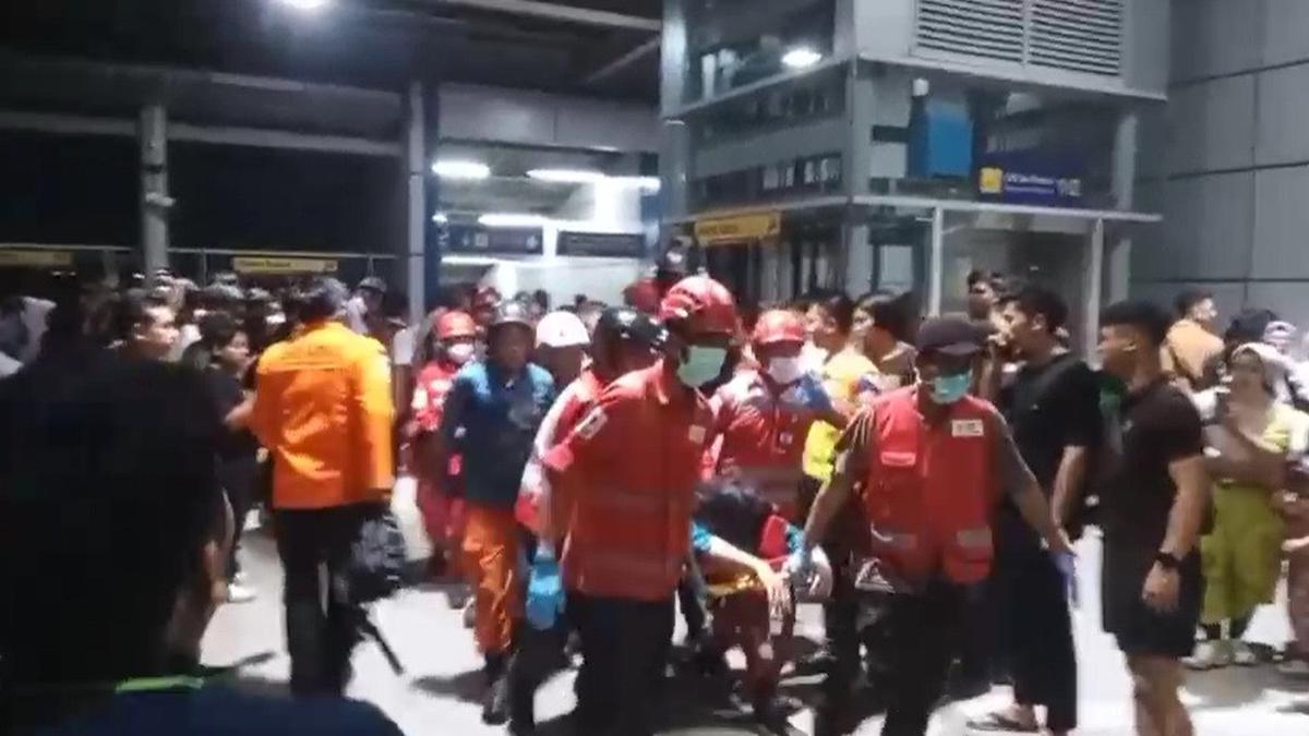 Basarnas Potong Gerbong Kereta untuk Selamatkan Korban Terjepit