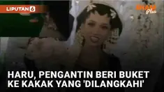 Pernikahan jadi hari bahagia bagi setiap pengantin, keluarga, dan para tamu. Prosesi lempar bunga jadi puncak perayaan dan harapan kepada tamu lajang agar dapat segera menyusul. Namun prosesi lempar buket berikut justru mengundang haru. Pengantin wan...