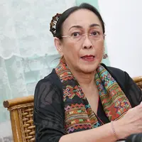 Sukmawati Soekarnoputri menggelar jumpa pers terkait Puisi Ibu Indonesia yang menjadi kontroversi di berbagai kalangan khususnya umat Islam di Restoran Warung Daun, Cikini, Jakarta Pusat, Rabu (4/4/2018). (Nurwahyunan/Bintang.com)