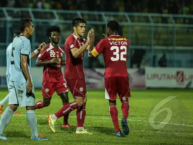 Arema Cronus membungkam Persela Lamongan dengan skor 2-1 dalam turnamen pra musim SCM Cup 2015 di Stadion Kanjuruhan Malang, Selasa (20/1/2015). (Liputan6.com/Faizal Fanani)