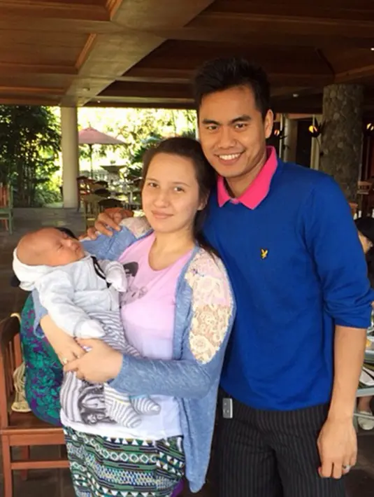 Dari hasil kisah cintanya, pasangan ini telah dikaruniai seorang anak. Danish Arsenio Ahmad nama anak laki-laki yang lahir pada 29 April 2015 silam. (dok. Instagram)