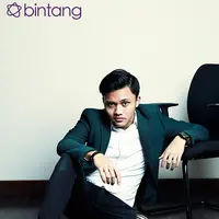 Single kedua yang sedang disiapkan Rizky Febian atau akrab disapa Iky ini bisa saja memiliki unsur penyesalan , karena memang bertolak belakang dengan ‘Kesempurnaan Cinta’. (Galih W. Satria/Bintang.com)