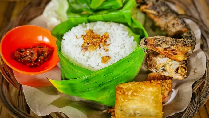 nasi daun pisang liwet uduk nasi kucing nasi saka