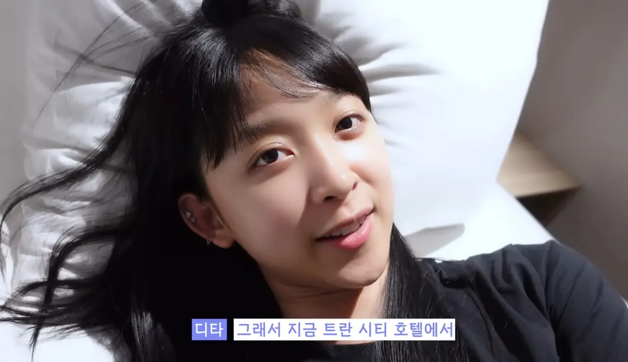 Dita terlebih dulu terbang dari Seoul ke Jakarta dalam perjalanan selama 7 jam. Transit semalam, ia bertolak ke Bali keesokan harinya. (YouTube Secret Number)