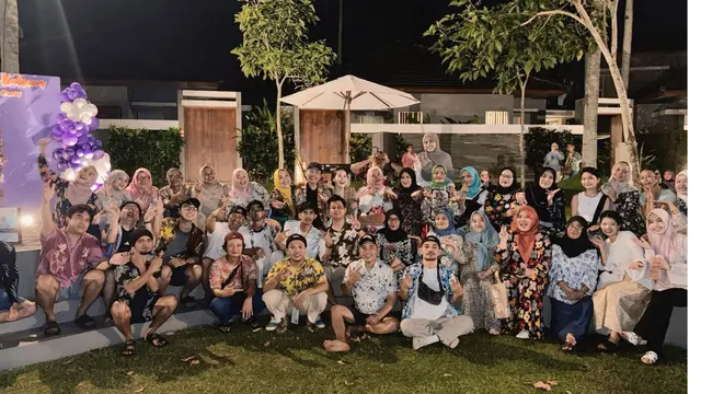 Ulang tahun Umi Kalsum yang ke-53 (Foto: Instagram @ayutingting92)