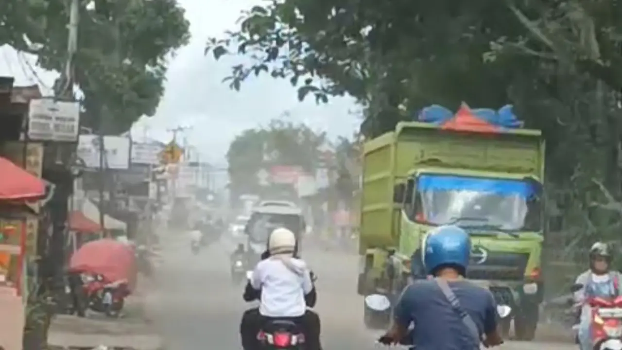Polusi Debu Tol Bocimi Seksi 3 Hantui Pengendara, Warga Desak Pelaksana Proyek Patuhi SOP