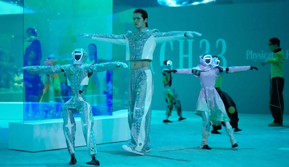  Physical AI Fashion Show dari Galaxy Corporation di Seoul, Korea Selatan, Kamis 28 Mei 2026. (AP Photo/Ahn Young-joon)
