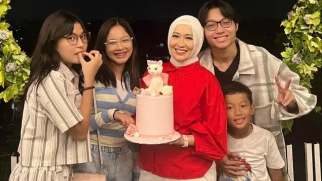 6 Potret Perubahan Penampilan Nasha Anaya Bareng Okie Agustina, Kecil Hingga Kini