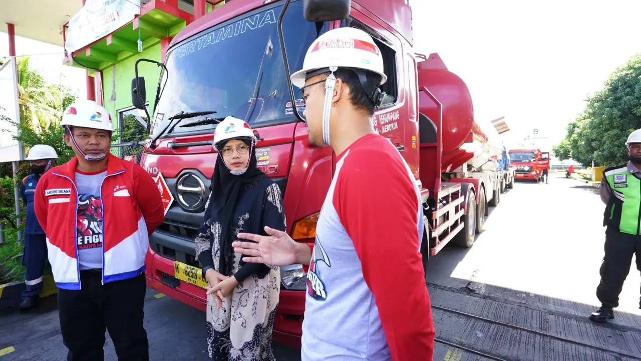 Bupati Banyuwangi meninjau  Depo Pertamina Banyuwangi cek stok BBM jelang puasa Ramadan. (Istimewa)