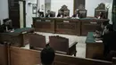 Hakim Ketua menunda persidangan lanjutan Gatot Brajamusti di Pengadilan Negeri Jakarta Selatan, Selasa (27/3). Pada sidang ini JPU dijadwalkan membacakan tuntutan untuk kasus kepemilikan senjata api ilegal dan satwa liar. (Liputan6.com/Faizal Fanani)