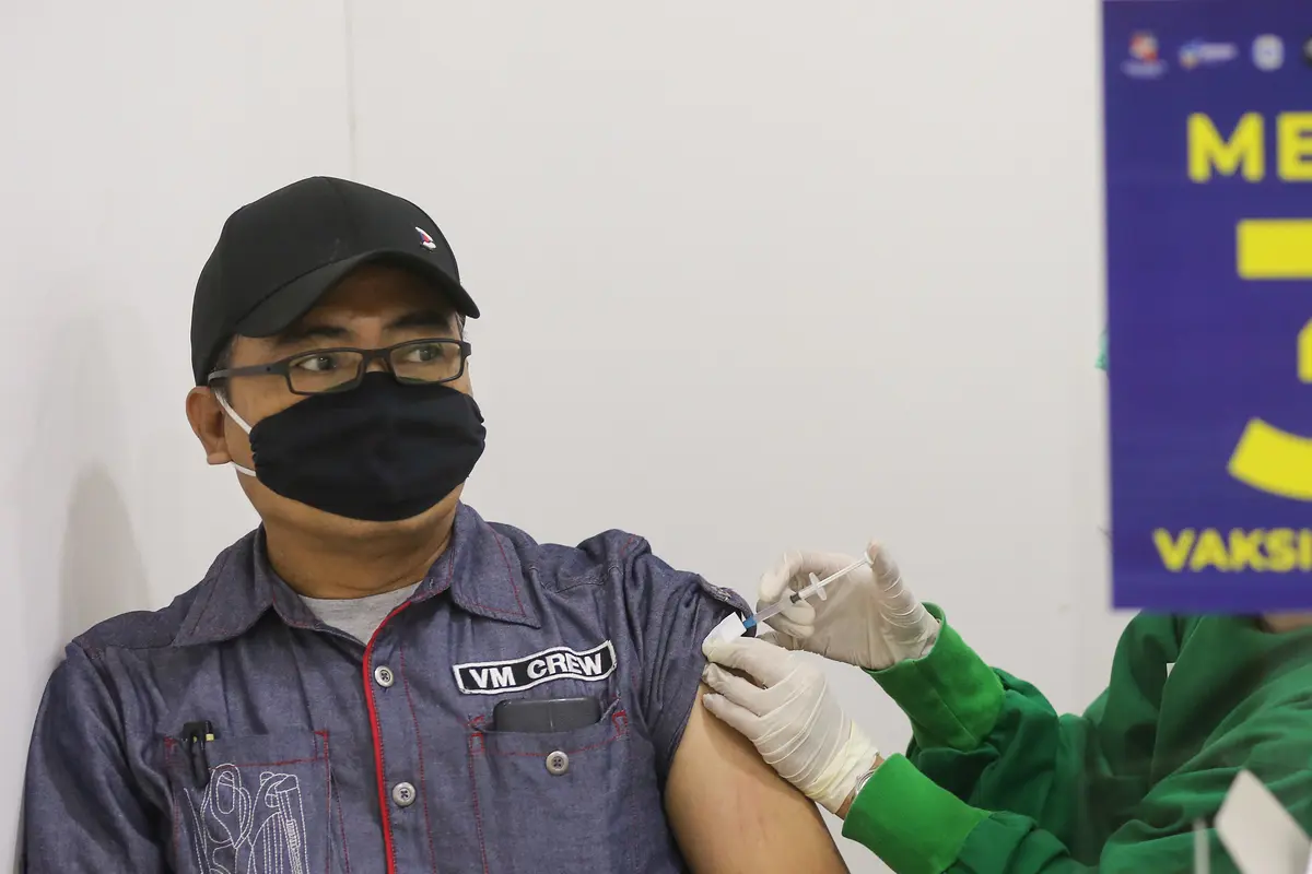 Realisasikan Target 1 Juta Vaksin, Ratusan Karyawan Ritel Ikuti Vaksinasi Covid-19