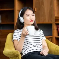 ilustrasi santai bahagia/Nata Bene/Shutterstock