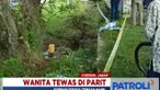 Petugas dari unit Reskrim Polsek Talun yang melakukan olah tempat kejadian perkara menemukan bekas jeratan di leher dan tusukan di tubuh korban.