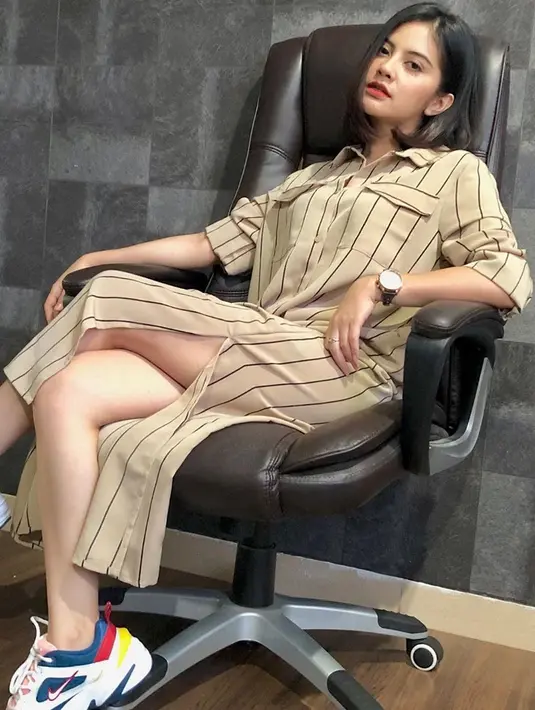 Hubungan Tiwi dengan mantan suaminya, Shogo Sakuramoto memang hanya sebatas urusan anak mereka. Untuk selebihnya tidak, jadi Tiwi pun merasa tidak perlu izin ketika menikah lagi. (Instagram/tentangtiwi)