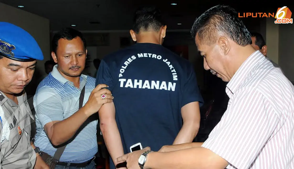 Tanpa banyak perlawanan tersangka dari kasus pembunuhan  Feby Lorita ini langsung diringkus Polisi (Liputan6.com/Herman Zakharia).