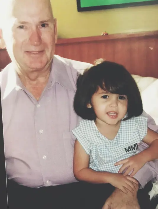 <p>Sedangkan ini potret kebersamaan Sandrinna Michelle dengan sang ayah. Seperti diketahui, ayah dan anak ini sempat tinggal terpisah selama 9 tahun. (Foto: instagram.com/sandrinna_11)</p>