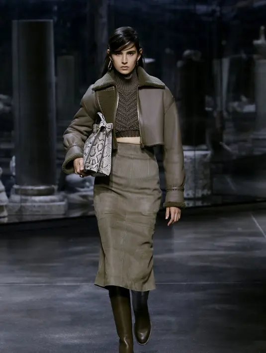 Jaket cerpelai herringbone dibuat ringan lewat konstruksinya. Foto: Document/FENDI.