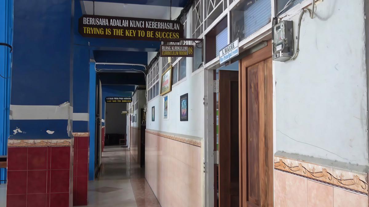 Repotnya Emak-Emak di Makassar, BBM Langka Kudu Dampingi Anak Sekolah Online