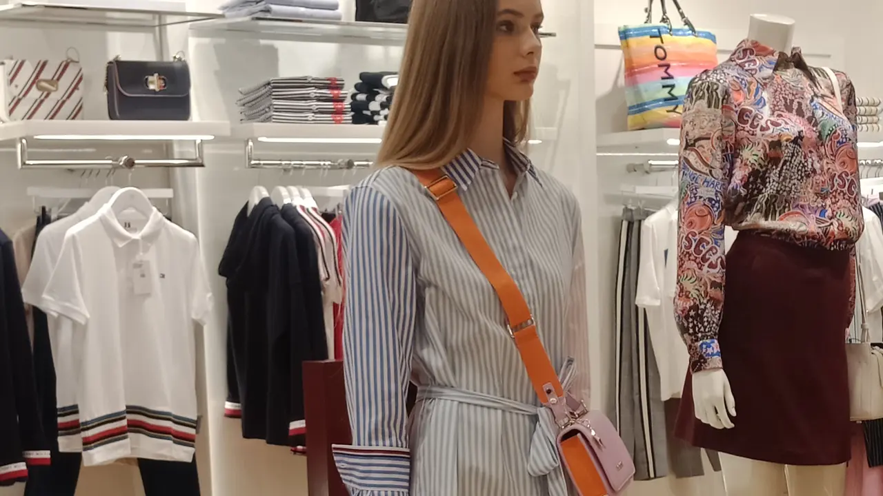 Gandeng Lewis Hamilton, Tommy Hilfiger Buat Koleksi yang Lebih Berwarna