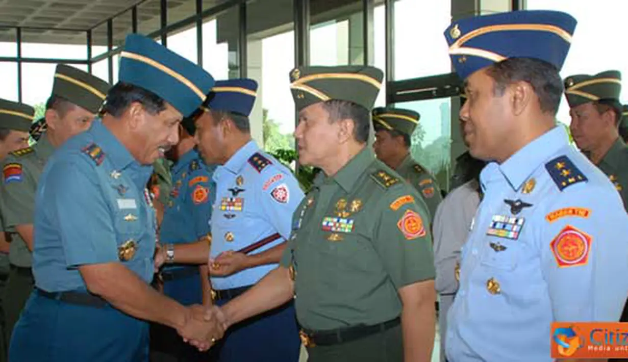 Citizen6, Jakarta: Panglima TNI Laksamana TNI Agus Suhartono terima  laporan korps kenaikan pangkat 28 Perwira Tinggi (Pati) TNI. (Pengirim: Badarudin Bakri Badar)