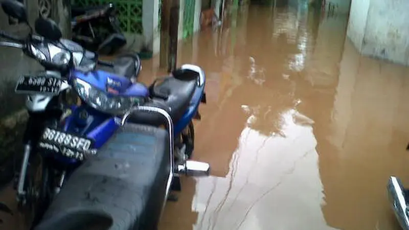 Akibat Hujan Deras, Sejumlah Rumah di Pondok Pinang Terendam