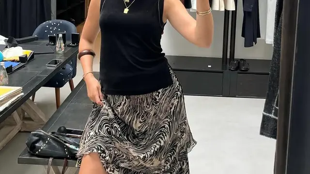 Rama Duwaji istri Zohran Mamdani yang merupakan seorang seniman yang tampil stylish. [@zohrankmamdani]