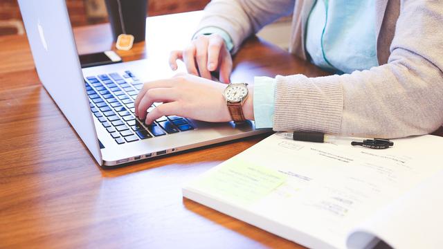 Ilustrasi membuat daftar riwayat hidup