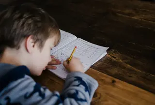 Buat anak rajin belajar tanpa drama dan stres dengan efektif (Foto: Annie Spratt/Unsplash)