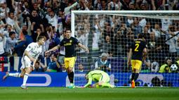 Saat berseragam Real Madrid, Cristiano Ronaldo telah menghadapi Atletico Madrid dalam 35 laga di semua ajang kompetisi. Ia mampu mencetak 25 gol dan 9 assist. Dari jumlah gol tersebut termasuk 4 kali hattrick, dimana dua di antaranya dicetak di ajang Liga Champions. (AFP/Oscar Del Pozo)