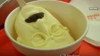 Menurut pembuatnya, es krim khusus itu tersedia dalam beberapa rasa. Di antaranya vanila, moka, tiramisu dan mangga.