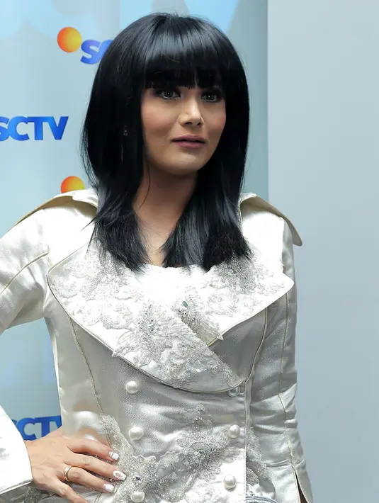 "Akan ada transisi penampilan Dance Icon yang akan meremix lagu-lagu Krisdayanti dan akan ada lagu KD yang baru, judulnya Sleep to Dream," jelas Krisdayanti. (Andy Masela/Bintang.com)
