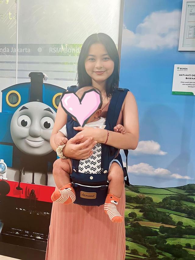 7 Potret Cesen Eks JKT48 Hapus Foto Marshel Widianto Usai Umumkan Kehamilan Kedua