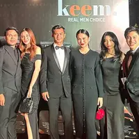 Tampilan Formal Azizah Salsha dan Pratama Arhan. [@ragahdo]