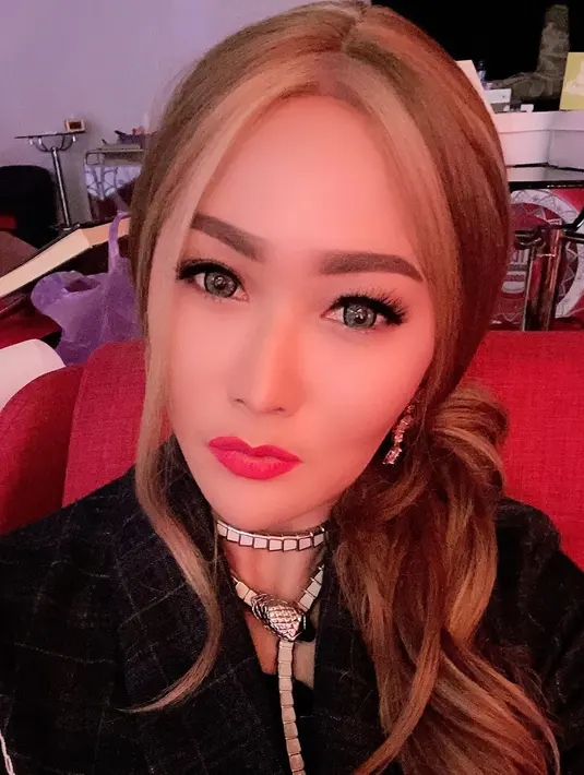 Bukan hanya dari kalangan warganet, namun teman-teman artisnya juga memberikan pujian pada Inul. Salah satunya adalah Mayangsari yang menyebut Inul luar biasa. “Luar biasa kamu," sanjung Mayangsari. (Instagram/inul.d)