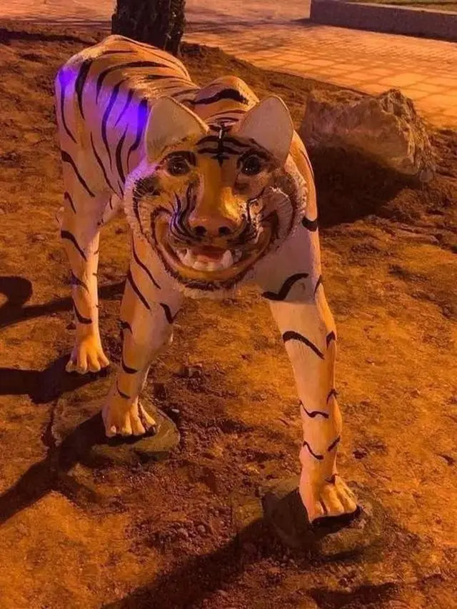 10 Potret Bentuk Patung Hewan Ini Absurd Banget, Bikin Geleng Kepala