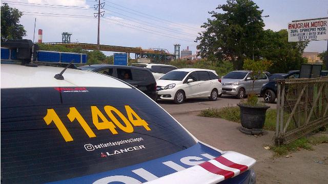 Tahun Baru Hampir Usai Pengunjung Masih Menyemut Di Pantai