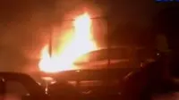 Segmen 1: Mobil Terbakar hingga Buruh Kembali Berunjuk Rasa