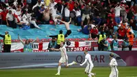 Selebrasi pemain Inggris, Harry Kane usai menjebol gawang Jerman dalam pertandingan babak 16 besar Piala Eropa 2020 di Wembley stadium, Selasa (29/6/2021). (Foto: AP/Pool/Matthew Childs)
