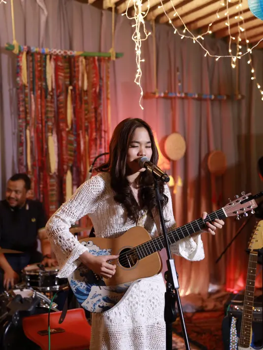 Bersama dengan Musica, label tempatnya bernaung, ia membuat kuis. Lantas 20 pemenangnya mendapatkan kesempatan nonton konser bertema bohemian tersebut. (Galih W. Satria/Bintang.com)