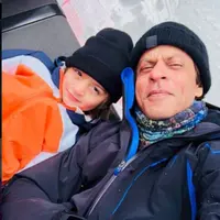 Shahrukh Khan dan AbRam Khan. (Instagram/gaurikhan)
